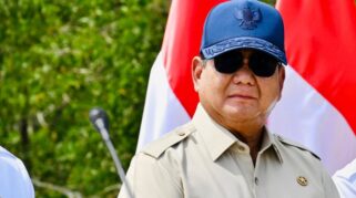 Prabowo persilakan wartawan keluar